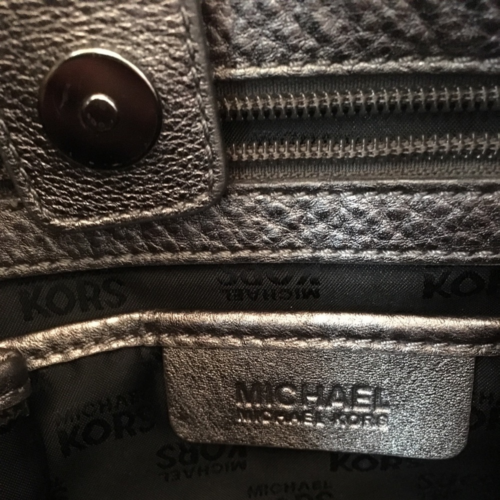 Rare MK grey/silver purse ππ - Picture 5 of 8